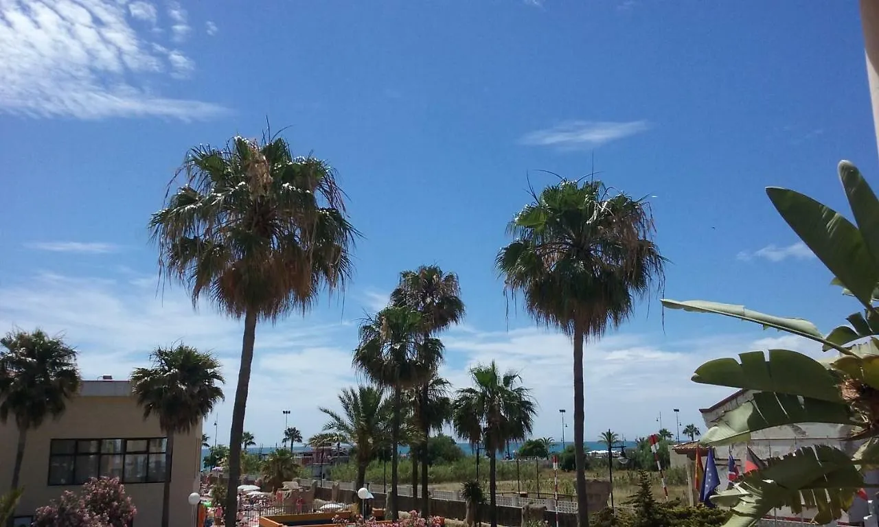 Sea & Sun Beach Apartment Торремолинос 0*,